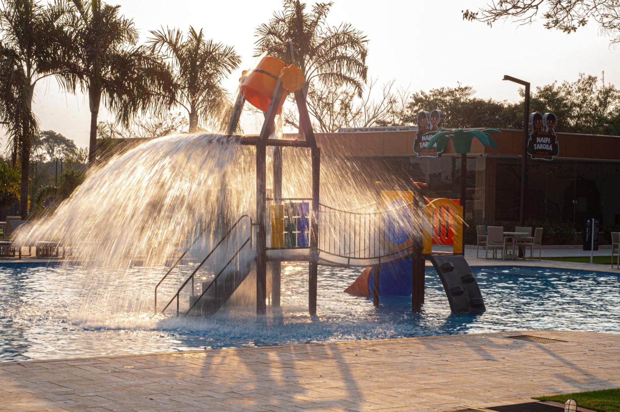 Doubletree By Hilton - Resort - Foz Do Iguacu Exterior photo Splash pad at the Community Aquatic Center