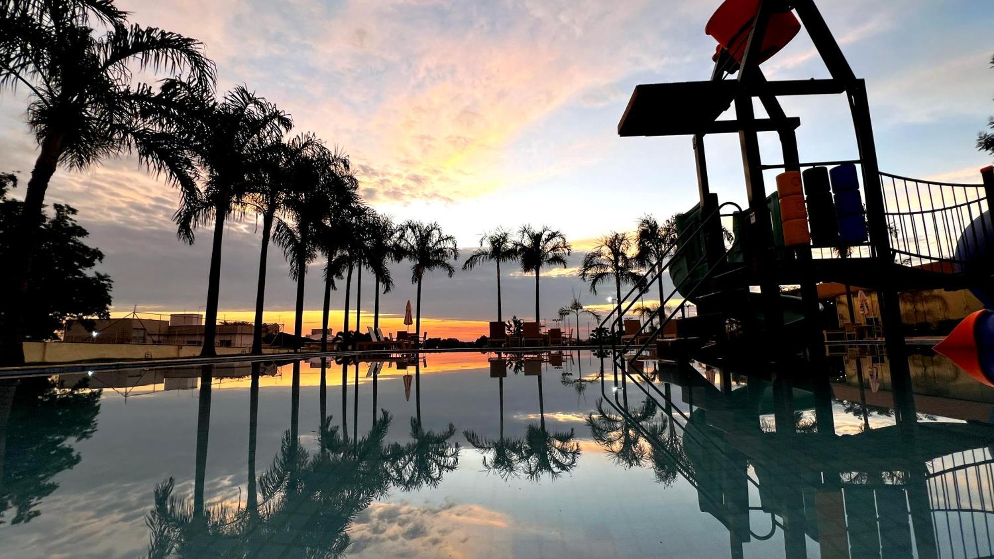 Doubletree By Hilton - Resort - Foz Do Iguacu Exterior photo Sunset at the Port of Miami